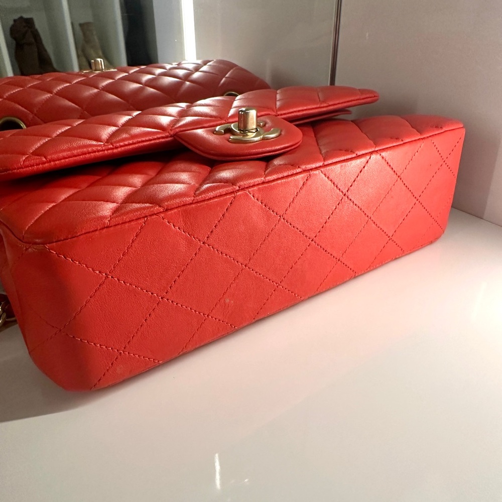 CHANEL Classic Medium Flap Bag Rouge - Picture 2 of 8